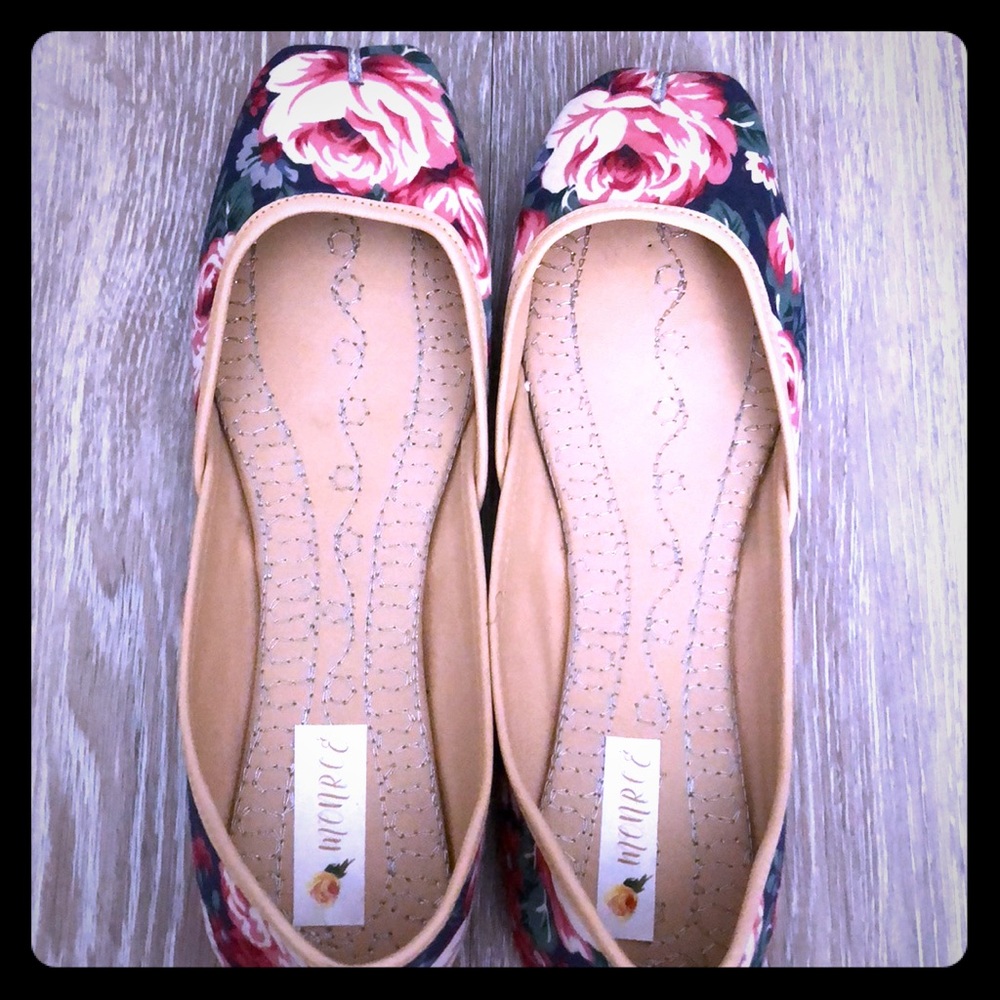 Jasmine flats ( Khussas )
